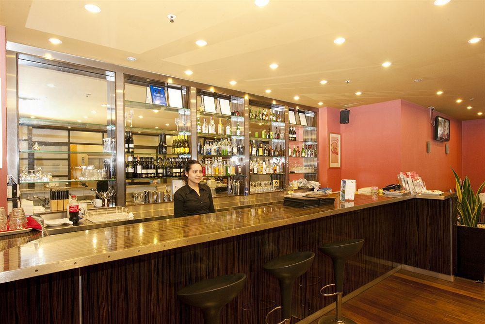 Hotel Metro On Pitt 4*