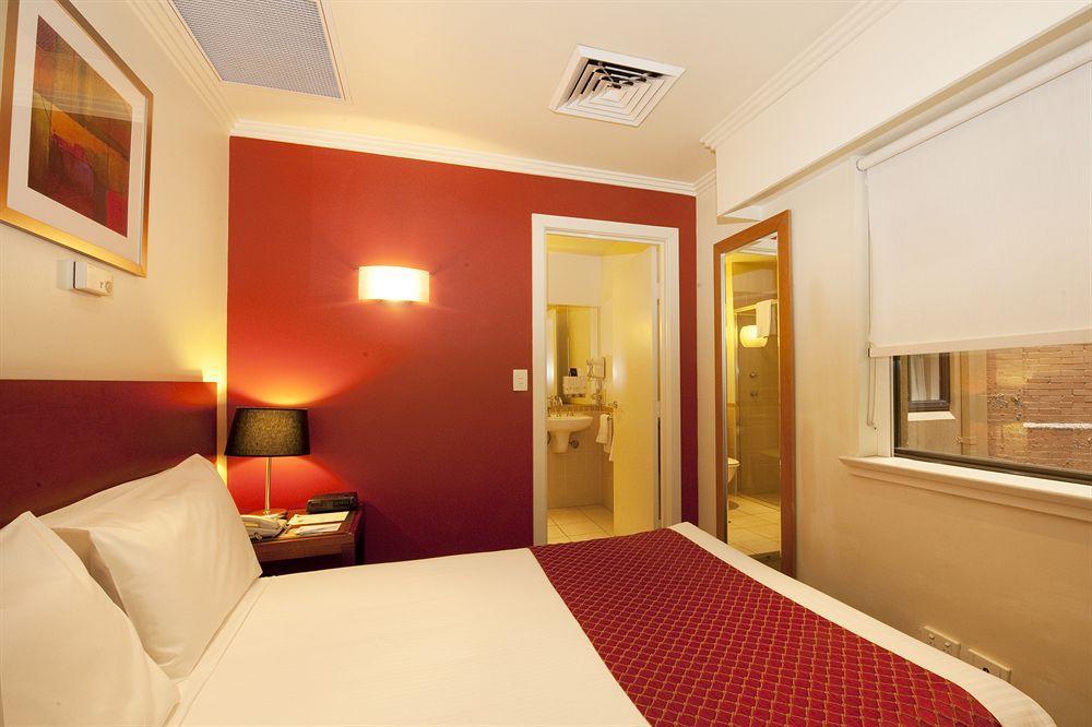 Metro On Pitt Hotel 4*