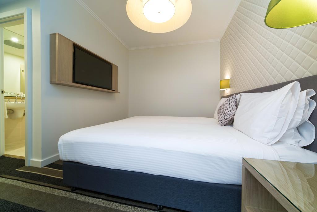 Metro On Pitt Hotel 4*