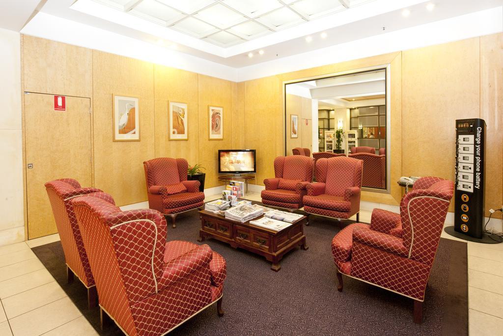 Hotel Metro On Pitt 4*