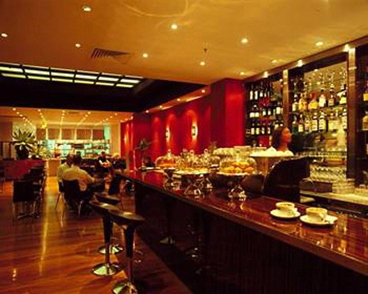 Metro On Pitt Hotel 4*