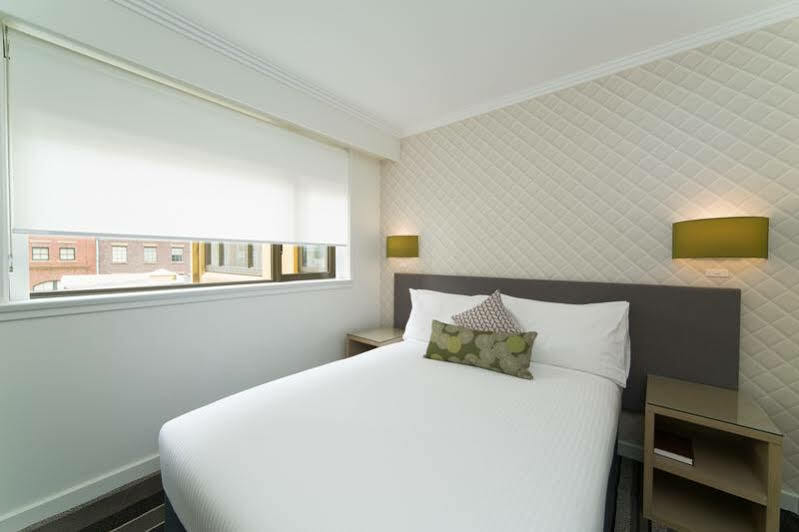 Metro On Pitt Hotel 4*