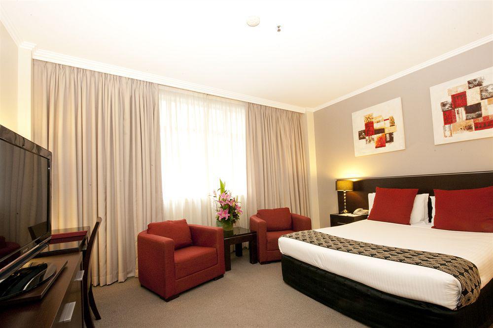 Metro On Pitt Hotel 4*